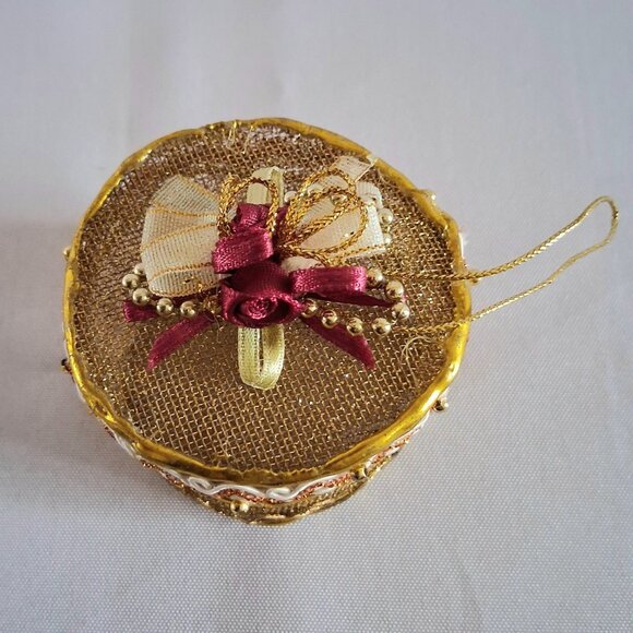 Lot of 4 Gold Tone Christmas Ornaments - Picture 6 of 10